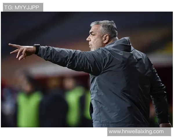 今天那位足球明星正式宣布退役引发球迷热议与怀念的瞬间